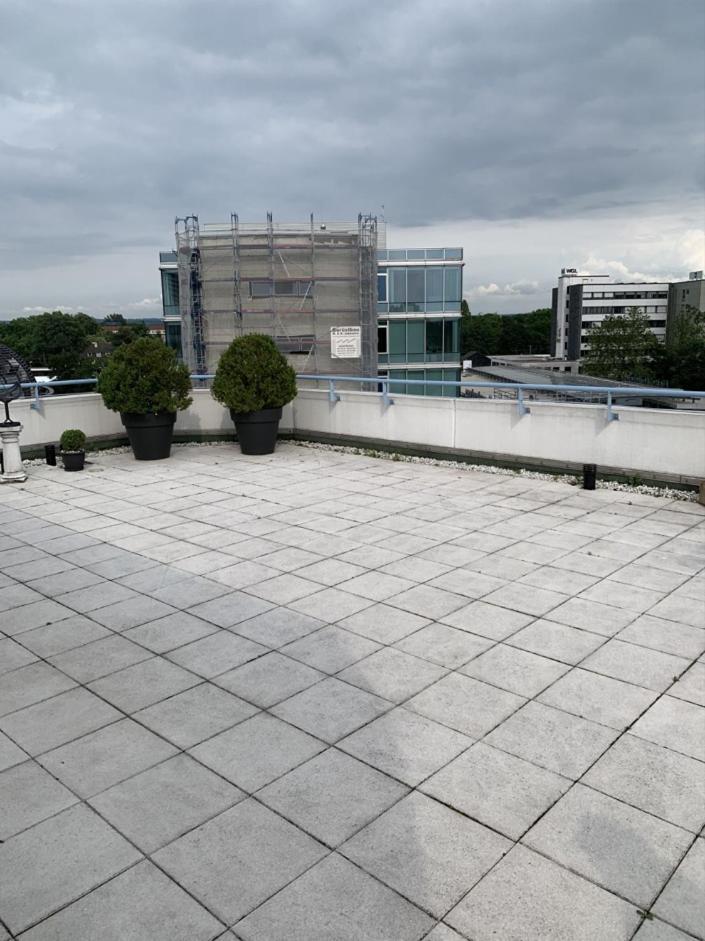 Im Herzen Von Wiesdorf- Blick Auf Das Bayer-Kreuz -Appartement Mit 2 Schlafzimmern-Fuer 3 Personen -Zentral Gelegen - Friedrich Ebert Platz 5A , 4Te Etage - Dachterrasse Und Sauna - Kaution Pflicht - 勒沃库森 外观 照片
