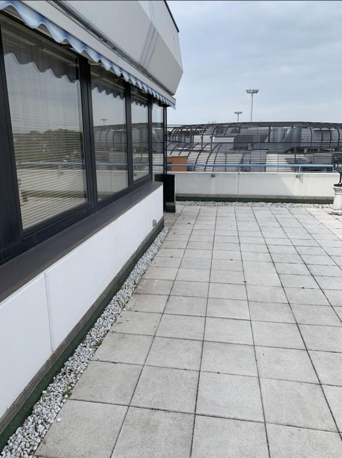 Im Herzen Von Wiesdorf- Blick Auf Das Bayer-Kreuz -Appartement Mit 2 Schlafzimmern-Fuer 3 Personen -Zentral Gelegen - Friedrich Ebert Platz 5A , 4Te Etage - Dachterrasse Und Sauna - Kaution Pflicht - 勒沃库森 外观 照片