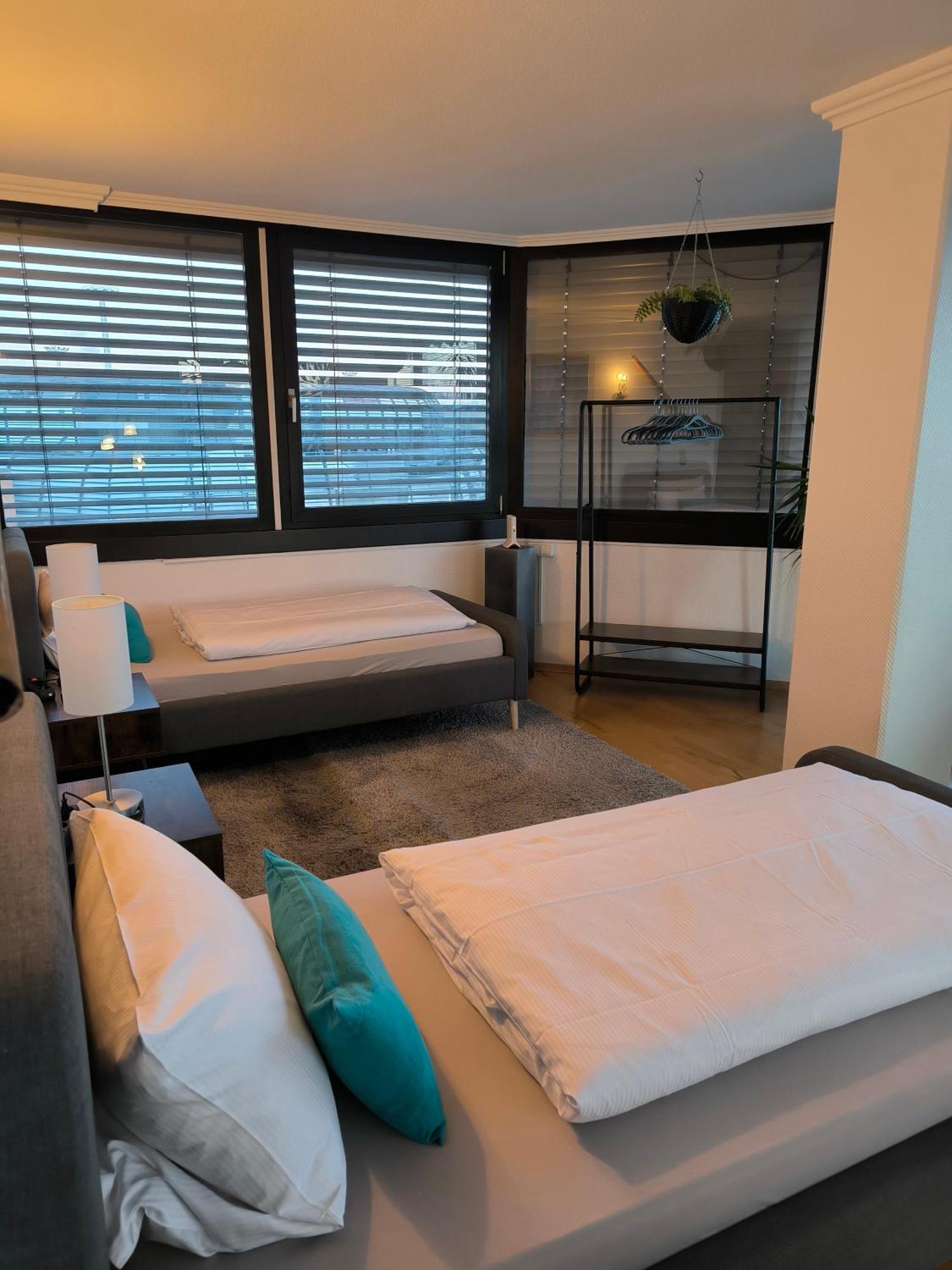 Im Herzen Von Wiesdorf- Blick Auf Das Bayer-Kreuz -Appartement Mit 2 Schlafzimmern-Fuer 3 Personen -Zentral Gelegen - Friedrich Ebert Platz 5A , 4Te Etage - Dachterrasse Und Sauna - Kaution Pflicht - 勒沃库森 外观 照片