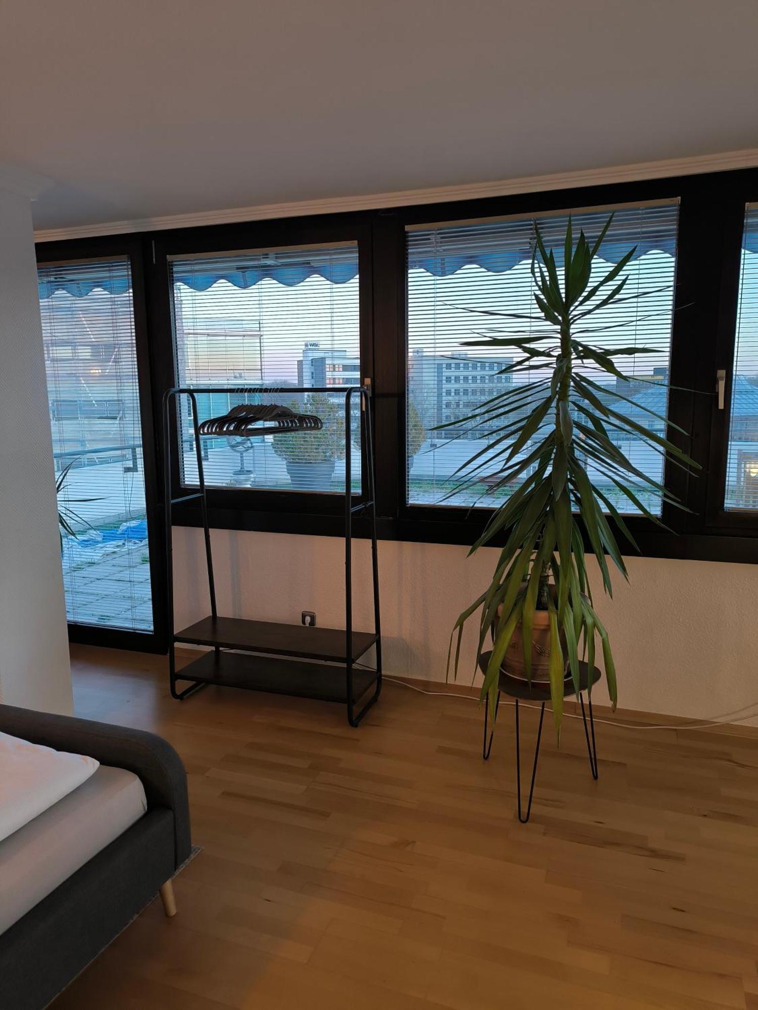 Im Herzen Von Wiesdorf- Blick Auf Das Bayer-Kreuz -Appartement Mit 2 Schlafzimmern-Fuer 3 Personen -Zentral Gelegen - Friedrich Ebert Platz 5A , 4Te Etage - Dachterrasse Und Sauna - Kaution Pflicht - 勒沃库森 外观 照片