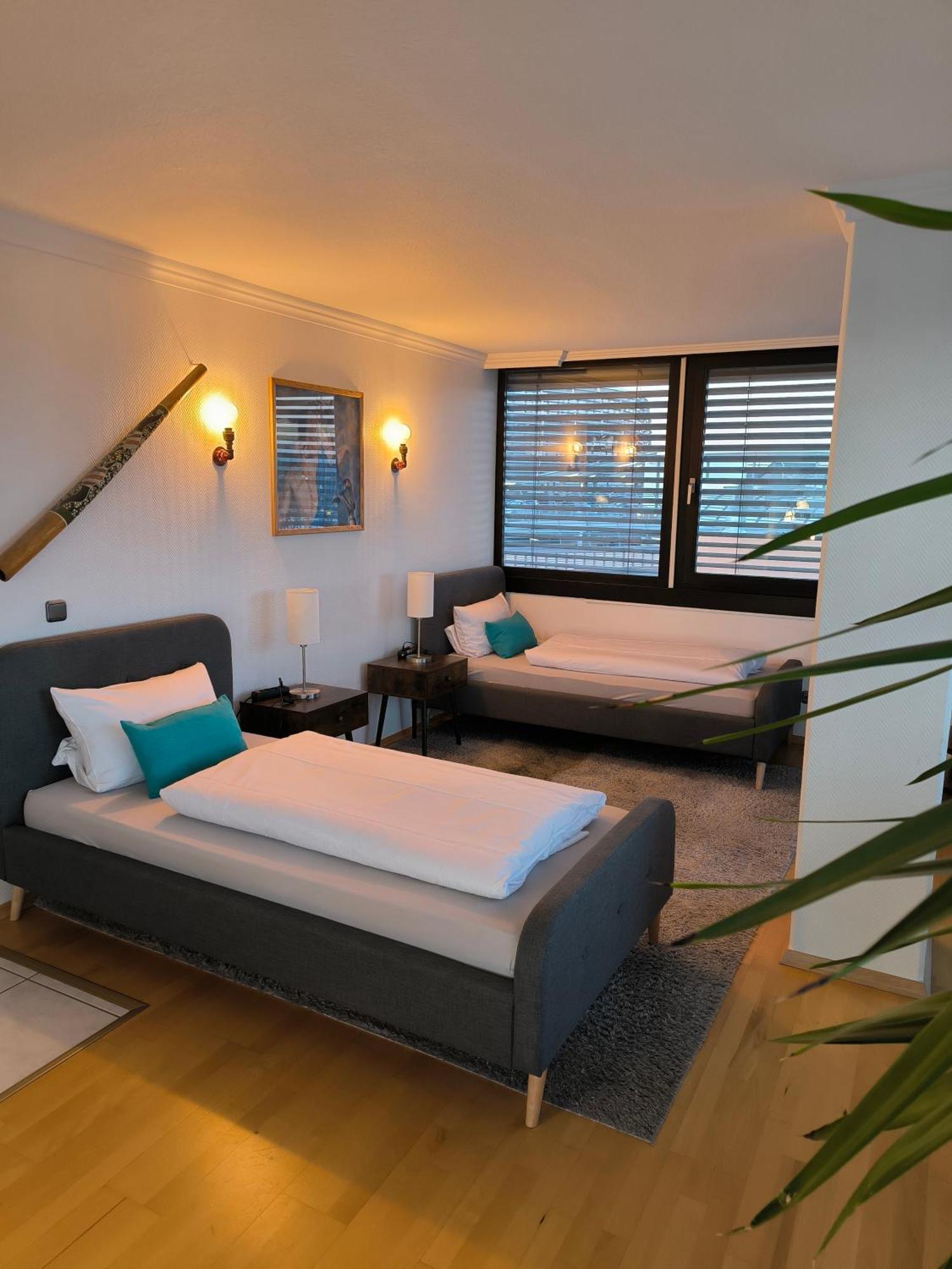 Im Herzen Von Wiesdorf- Blick Auf Das Bayer-Kreuz -Appartement Mit 2 Schlafzimmern-Fuer 3 Personen -Zentral Gelegen - Friedrich Ebert Platz 5A , 4Te Etage - Dachterrasse Und Sauna - Kaution Pflicht - 勒沃库森 外观 照片