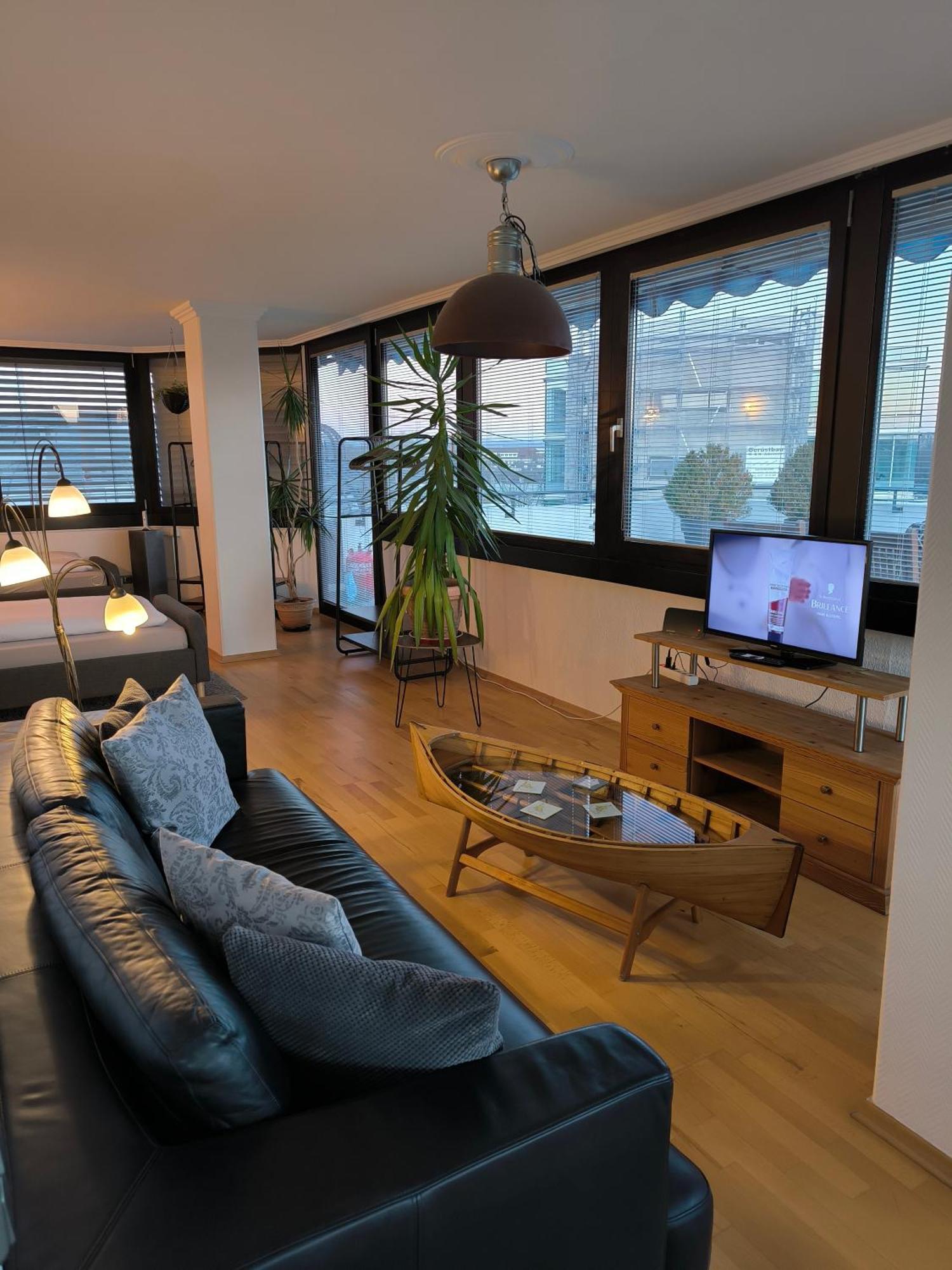 Im Herzen Von Wiesdorf- Blick Auf Das Bayer-Kreuz -Appartement Mit 2 Schlafzimmern-Fuer 3 Personen -Zentral Gelegen - Friedrich Ebert Platz 5A , 4Te Etage - Dachterrasse Und Sauna - Kaution Pflicht - 勒沃库森 外观 照片