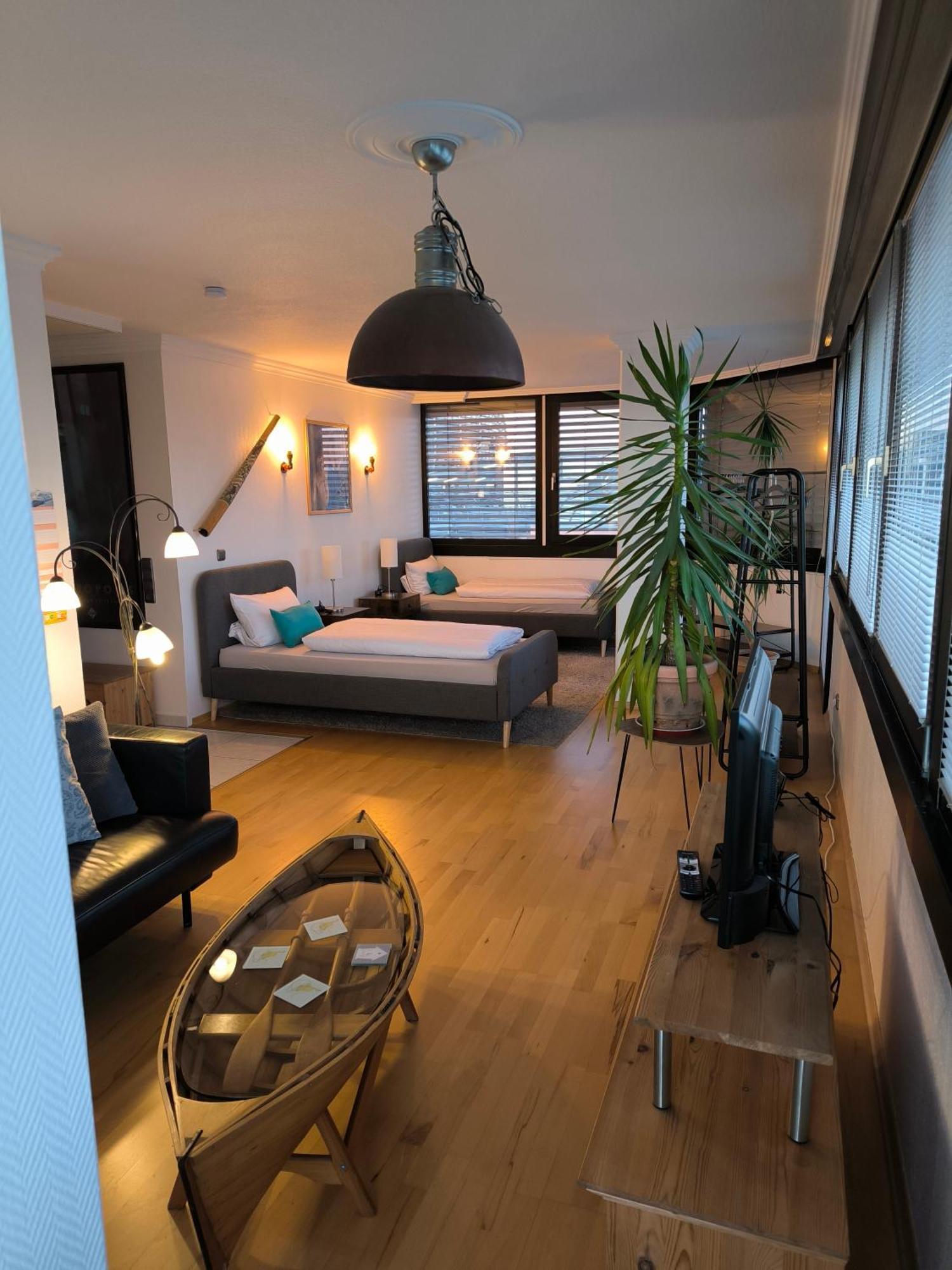 Im Herzen Von Wiesdorf- Blick Auf Das Bayer-Kreuz -Appartement Mit 2 Schlafzimmern-Fuer 3 Personen -Zentral Gelegen - Friedrich Ebert Platz 5A , 4Te Etage - Dachterrasse Und Sauna - Kaution Pflicht - 勒沃库森 外观 照片