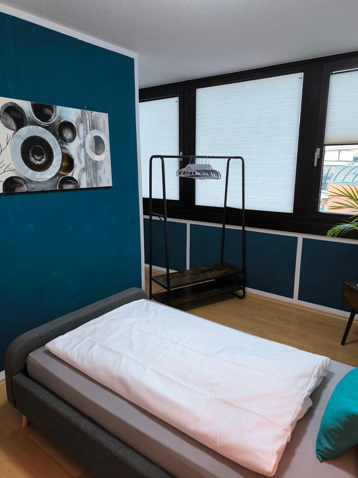Im Herzen Von Wiesdorf- Blick Auf Das Bayer-Kreuz -Appartement Mit 2 Schlafzimmern-Fuer 3 Personen -Zentral Gelegen - Friedrich Ebert Platz 5A , 4Te Etage - Dachterrasse Und Sauna - Kaution Pflicht - 勒沃库森 外观 照片