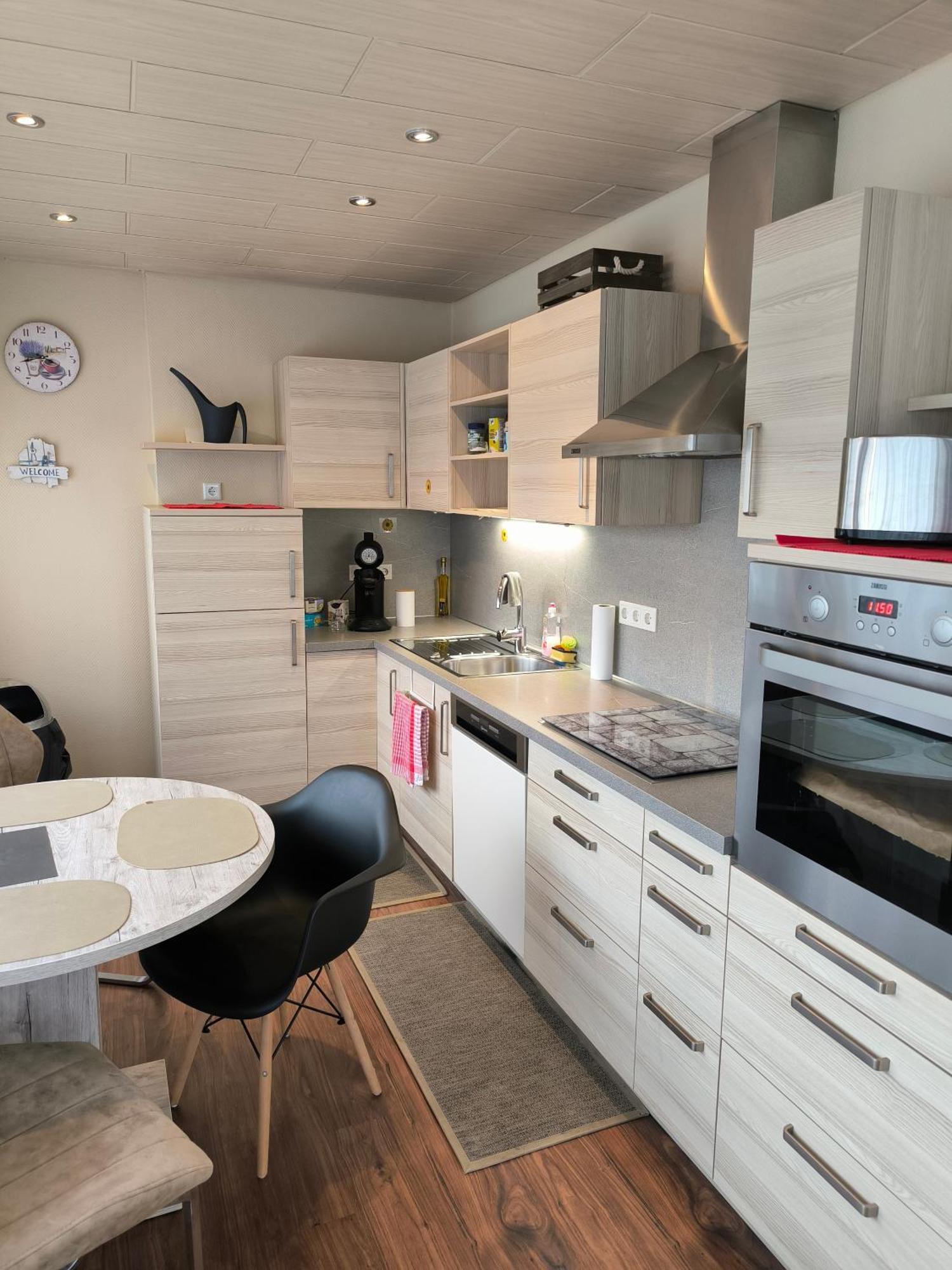 Im Herzen Von Wiesdorf- Blick Auf Das Bayer-Kreuz -Appartement Mit 2 Schlafzimmern-Fuer 3 Personen -Zentral Gelegen - Friedrich Ebert Platz 5A , 4Te Etage - Dachterrasse Und Sauna - Kaution Pflicht - 勒沃库森 外观 照片