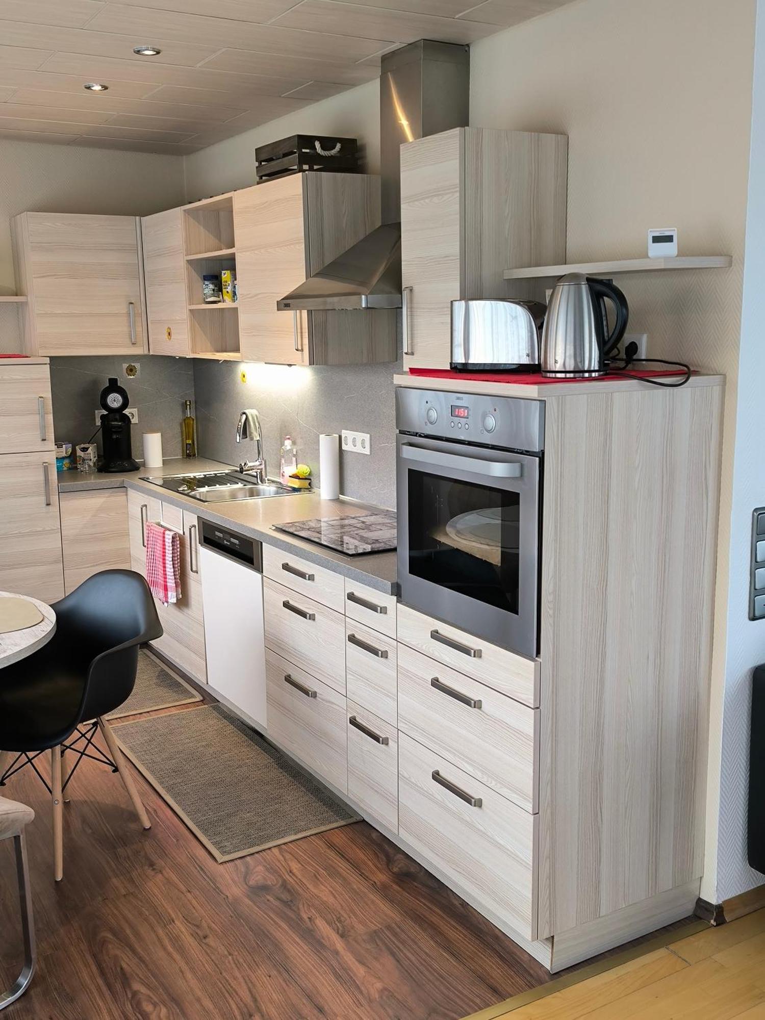 Im Herzen Von Wiesdorf- Blick Auf Das Bayer-Kreuz -Appartement Mit 2 Schlafzimmern-Fuer 3 Personen -Zentral Gelegen - Friedrich Ebert Platz 5A , 4Te Etage - Dachterrasse Und Sauna - Kaution Pflicht - 勒沃库森 外观 照片