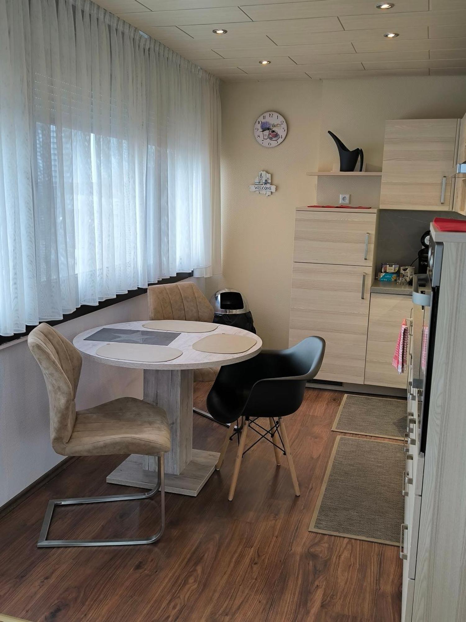 Im Herzen Von Wiesdorf- Blick Auf Das Bayer-Kreuz -Appartement Mit 2 Schlafzimmern-Fuer 3 Personen -Zentral Gelegen - Friedrich Ebert Platz 5A , 4Te Etage - Dachterrasse Und Sauna - Kaution Pflicht - 勒沃库森 外观 照片